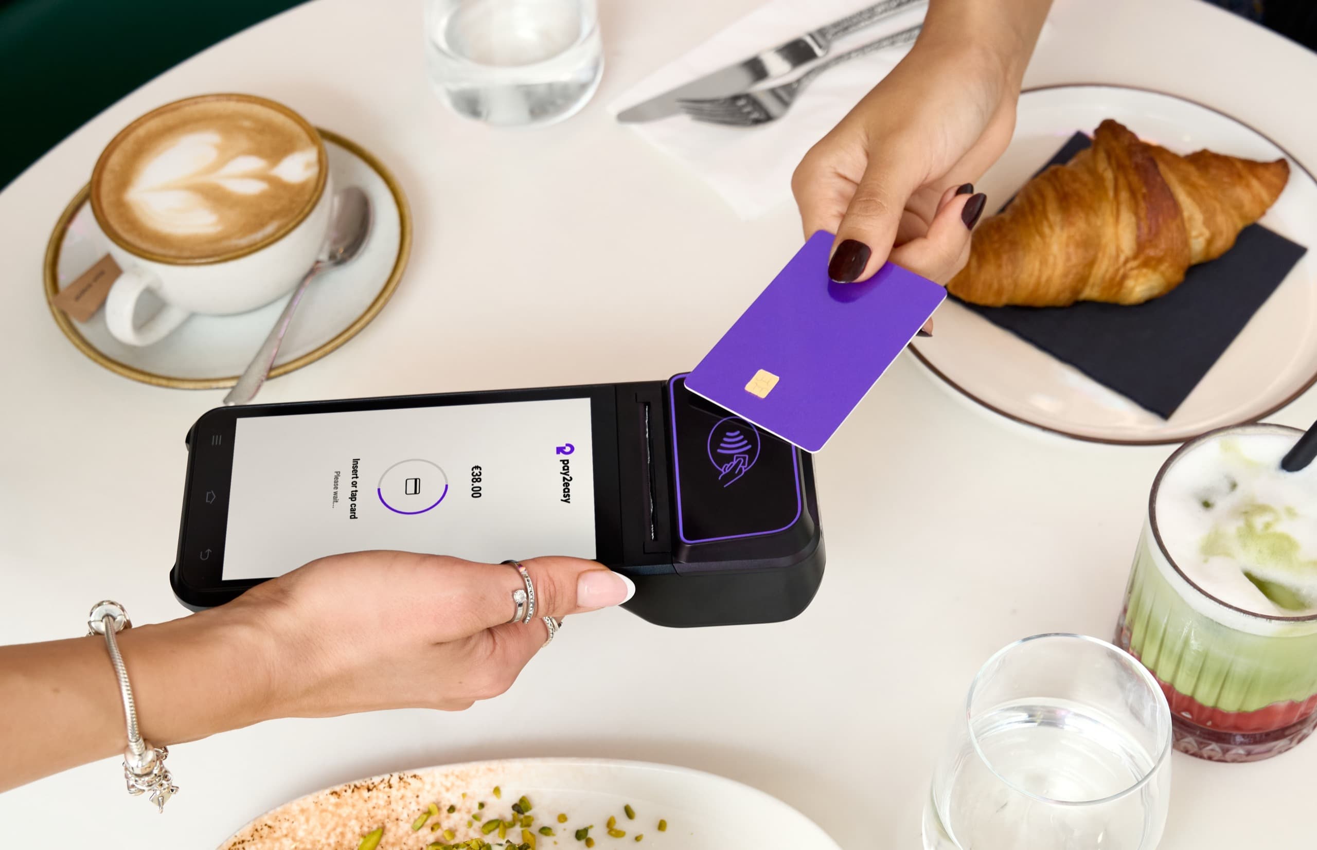 Merchant taking a contactless card payment with a Mobile Terminal